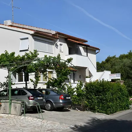 Josip Apartment Rab Town