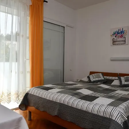 Josip Apartment *
