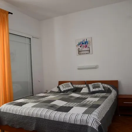 Josip Apartment Rab Town